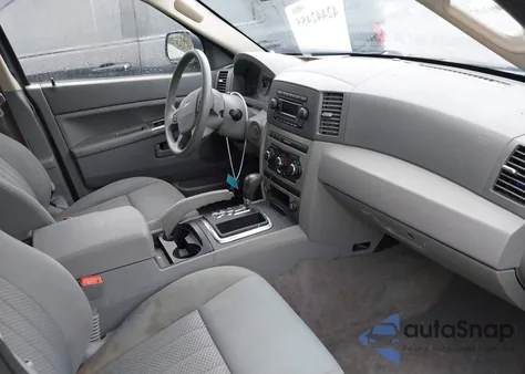 2005 Jeep Grand Cherokee Laredo z USA, uszkodzony, nr VIN 1J8GR48K55C601842